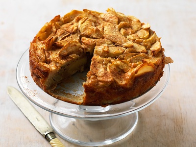 Apple and cinnamon cake