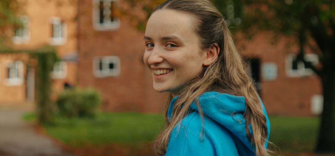 amelia wearing her together type 1 jumper