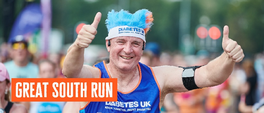 Male runner putting thumbs up wearing Diabetes UK vest.