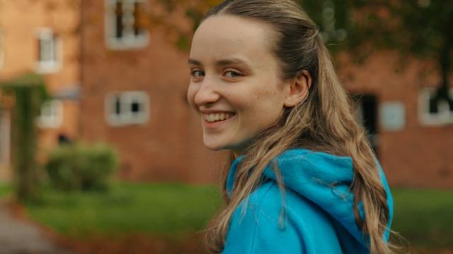 amelia wearing her together type 1 jumper