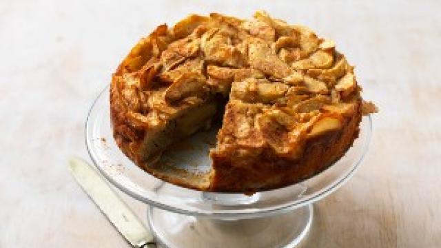 Apple and cinnamon cake