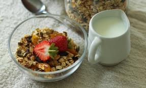 Almond, apricot and pumpkin seed granola