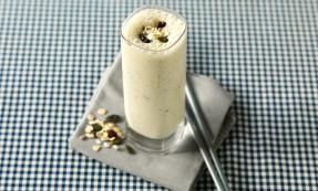 Apple and muesli smoothie