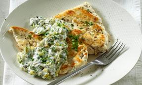 Chicken escalope with garlic and parsley sauce