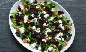 Goat’s cheese, beetroot and walnut salad