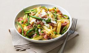 Penne with Parma ham and spring vegetables