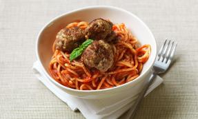 Pork balls with tomato sauce and spaghetti