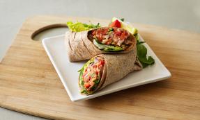 Salmon, red onion and sweet pepper wraps