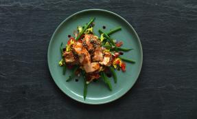 Sesame crusted salmon and green bean salad