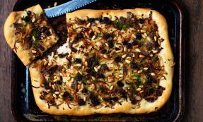 Spanish onion and anchovy pizza