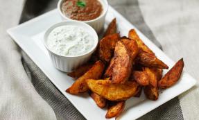 Spicy potato wedges