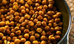 Spicy roasted chickpeas