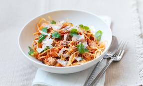 Tomato and tuna pasta