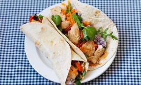 Tortillas stuffed with chicken and salad