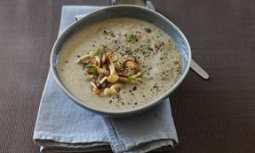 Roasted garlic and mushroom soup