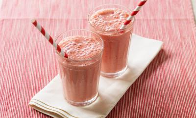 Peach and raspberry smoothie